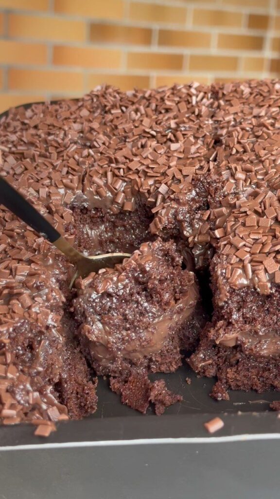 Bolo Molhadinho de Brigadeiro Cremoso